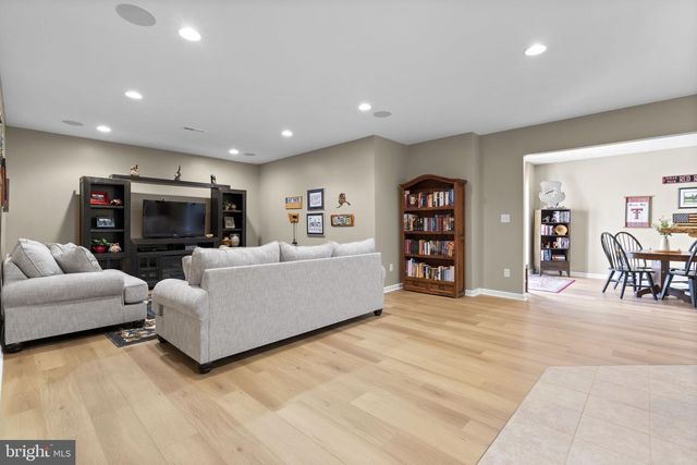 9323 CASTLE HILL RD, Springfield, VA 22153