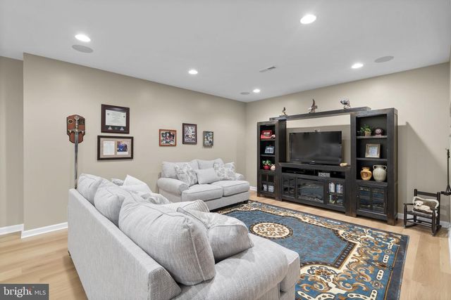 9323 CASTLE HILL RD, Springfield, VA 22153