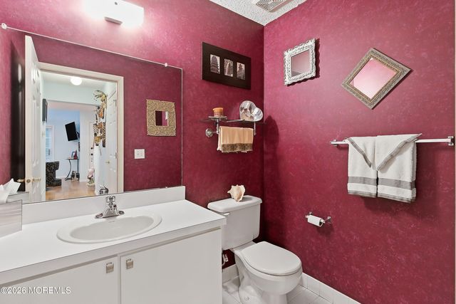 19 Phoenix Court, Tinton Falls, NJ 07712