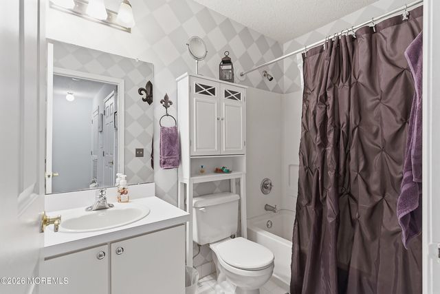 19 Phoenix Court, Tinton Falls, NJ 07712