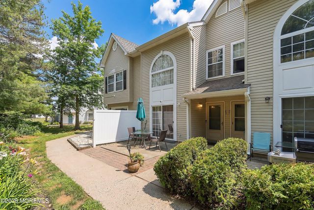 19 Phoenix Court, Tinton Falls, NJ 07712