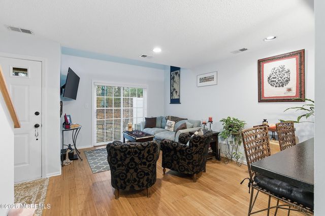 19 Phoenix Court, Tinton Falls, NJ 07712