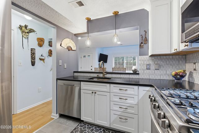 19 Phoenix Court, Tinton Falls, NJ 07712