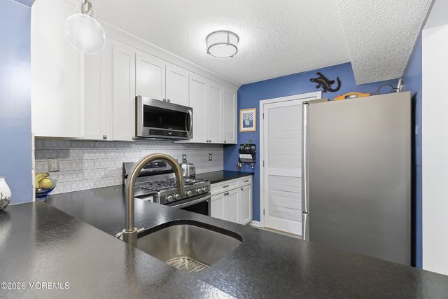 19 Phoenix Court, Tinton Falls, NJ 07712