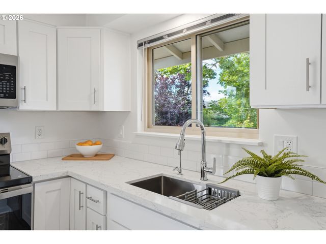 17867 Ne WASCO St, Portland, OR 97230