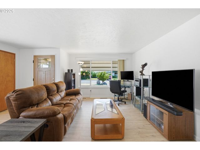 17867 Ne WASCO St, Portland, OR 97230