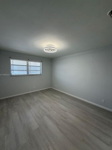 2041 NW 81st Avenue 426, Pembroke Pines, FL 33024