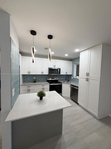 2041 NW 81st Avenue 426, Pembroke Pines, FL 33024