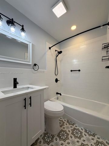 2041 NW 81st Avenue 426, Pembroke Pines, FL 33024