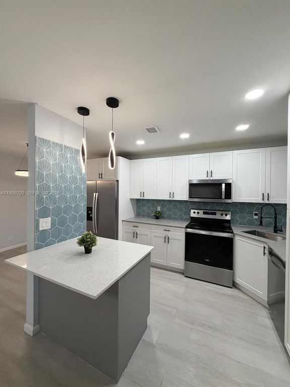 2041 NW 81st Avenue 426, Pembroke Pines, FL 33024