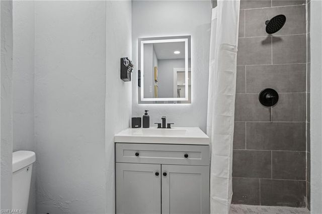 92 Oak ST, North Fort Myers, FL 33903