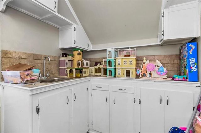 403 NE 61st Terrace, Kansas City, MO 64118