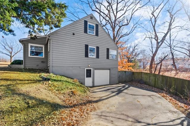 403 NE 61st Terrace, Kansas City, MO 64118