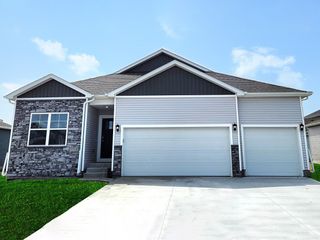 825 2nd Street NE, Altoona, IA 50009