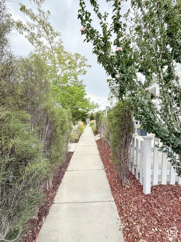 5068 W BEAR TRAP DR, South Jordan, UT 84009