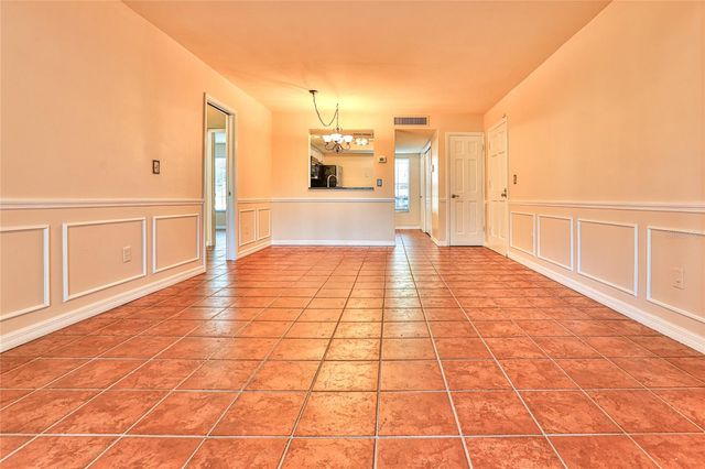 10374 CARROLLWOOD LANE 241, Tampa, FL 33618