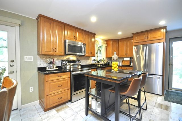 125 Walnut St, Bridgewater, MA 02324