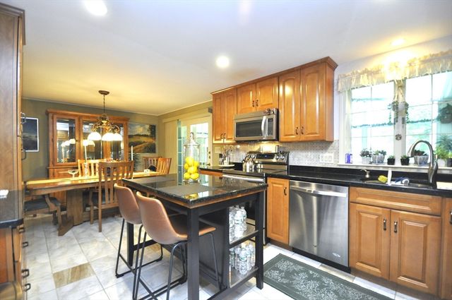 125 Walnut St, Bridgewater, MA 02324