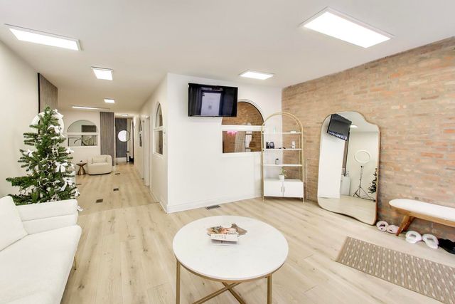 2323 W Taylor Street, Chicago, IL 60612