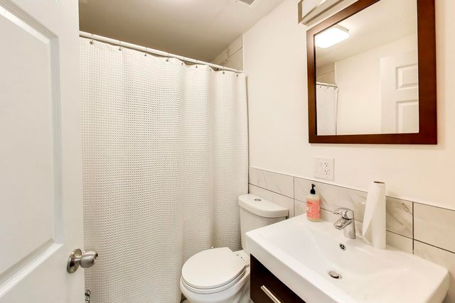 2323 W Taylor Street, Chicago, IL 60612