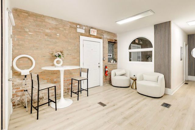 2323 W Taylor Street, Chicago, IL 60612