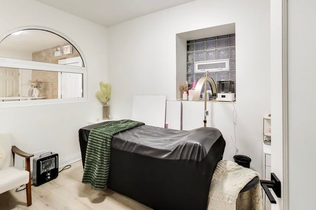 2323 W Taylor Street, Chicago, IL 60612