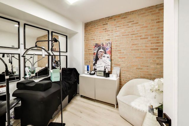 2323 W Taylor Street, Chicago, IL 60612