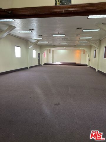 6611 S San Pedro Street, Los Angeles, CA 90003