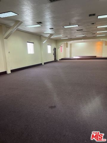 6611 S San Pedro Street, Los Angeles, CA 90003