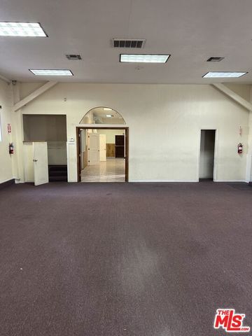 6611 S San Pedro Street, Los Angeles, CA 90003