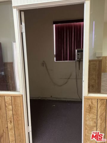 6611 S San Pedro Street, Los Angeles, CA 90003