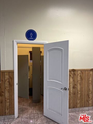 6611 S San Pedro Street, Los Angeles, CA 90003