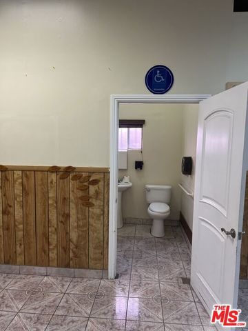 6611 S San Pedro Street, Los Angeles, CA 90003