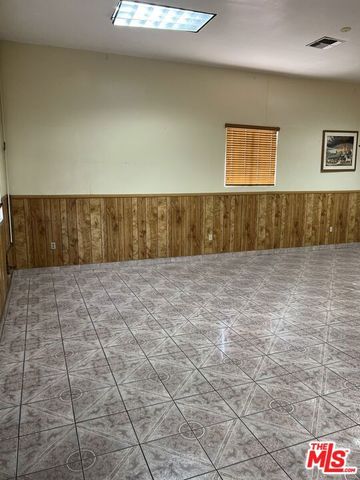 6611 S San Pedro Street, Los Angeles, CA 90003