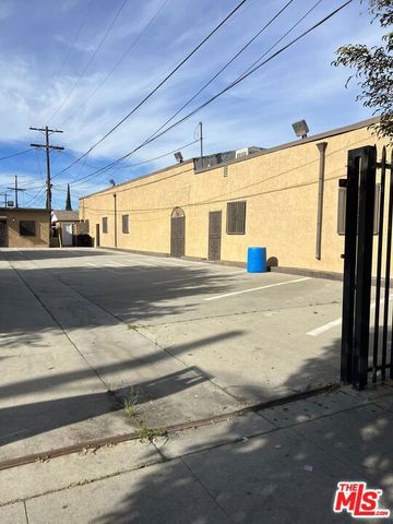 6611 S San Pedro Street, Los Angeles, CA 90003