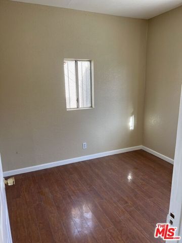 6611 S San Pedro Street, Los Angeles, CA 90003