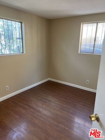 6611 S San Pedro Street, Los Angeles, CA 90003
