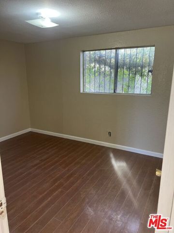 6611 S San Pedro Street, Los Angeles, CA 90003