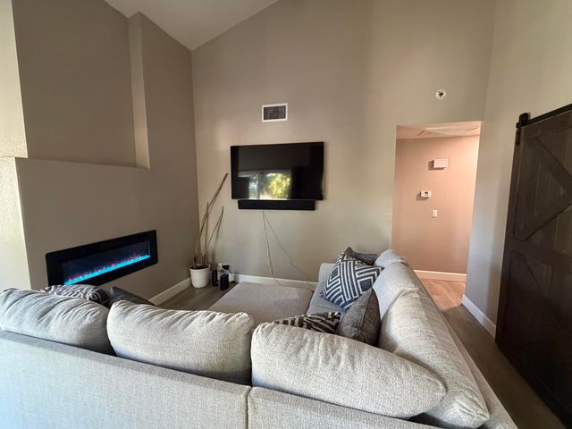 225 Ridgetop Drive, APT 214, Redding, CA 96003