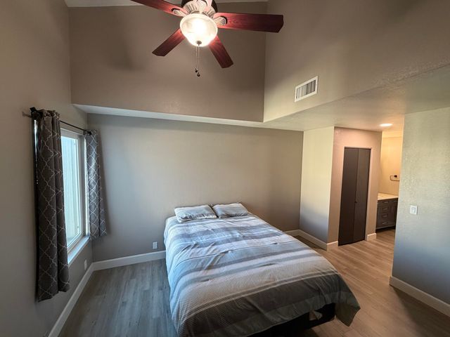 225 Ridgetop Drive, APT 214, Redding, CA 96003