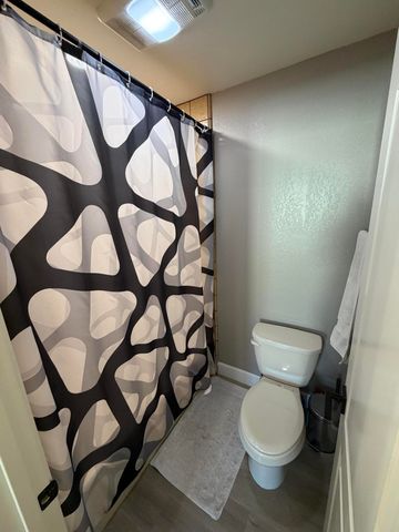 225 Ridgetop Drive, APT 214, Redding, CA 96003