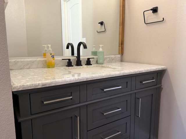 225 Ridgetop Drive, APT 214, Redding, CA 96003