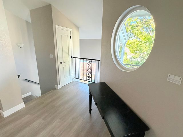 225 Ridgetop Drive, APT 214, Redding, CA 96003