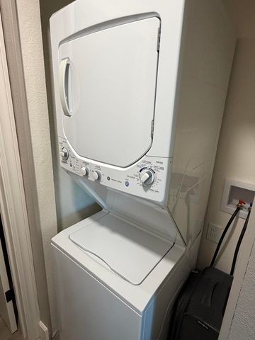 225 Ridgetop Drive, APT 214, Redding, CA 96003