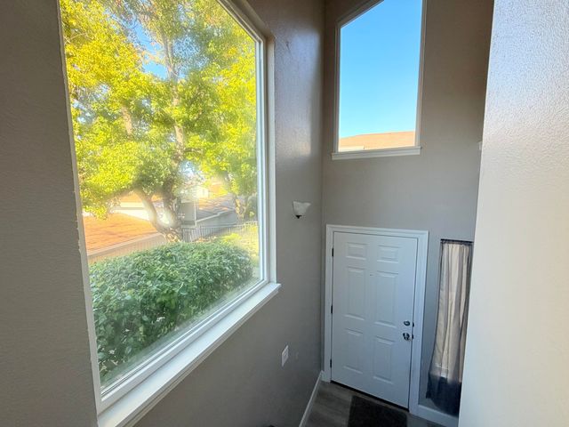 225 Ridgetop Drive, APT 214, Redding, CA 96003