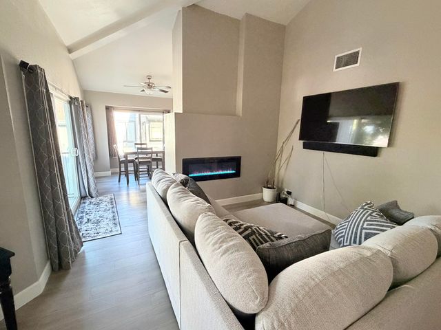 225 Ridgetop Drive, APT 214, Redding, CA 96003