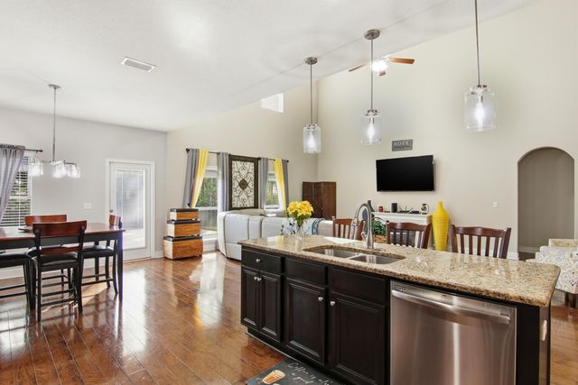 170 Windchime Way, Freeport, FL 32439