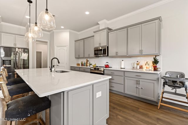 105 Jefferson Davis Parkway, Picayune, MS 39466