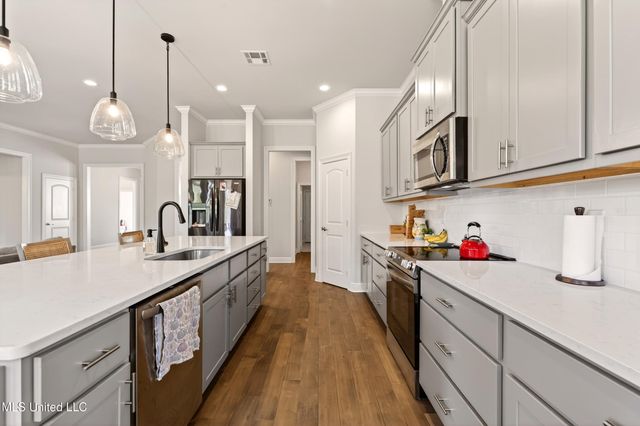 105 Jefferson Davis Parkway, Picayune, MS 39466