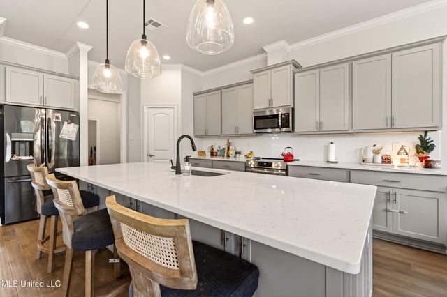 105 Jefferson Davis Parkway, Picayune, MS 39466